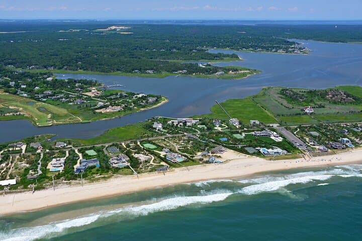Hamptons Insider Helicopter Tour from Manhattan: Wine, Beaches & Private Estates