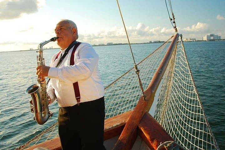 Moonlit Spanish Galleon Dinner Cruise in Nichupté Lagoon — Romantic Cancun Evening photo 4