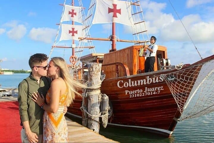 Moonlit Spanish Galleon Dinner Cruise in Nichupté Lagoon — Romantic Cancun Evening