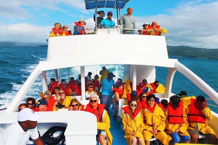 Samana Bay Whale Watching and Cayo Levantado Day Cruise photo 3