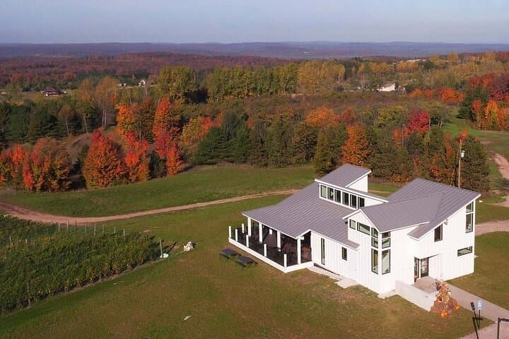 Traverse City Sunset Wine Tour: 4-Hour Old Mission Peninsula Wineries photo 6