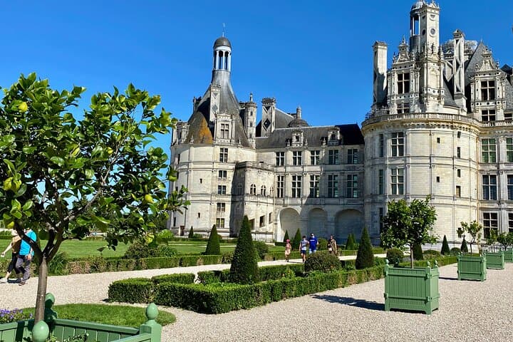 Exploring History: 5-Day Private Tour of Loire Castles & Normandy