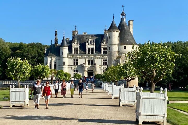 Two-Day Loire Valley Castles: Guided Small-Group Tour from Paris with Wine Tasting photo 2