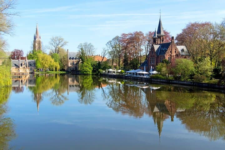 Canals & Clues: Romantic Bruges Exploration Game photo 5