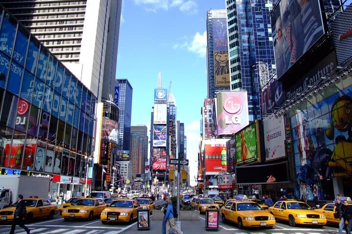 JFK Private SUV Airport Transfer: Round-Trip Luxury Chauffeur to Manhattan photo 3