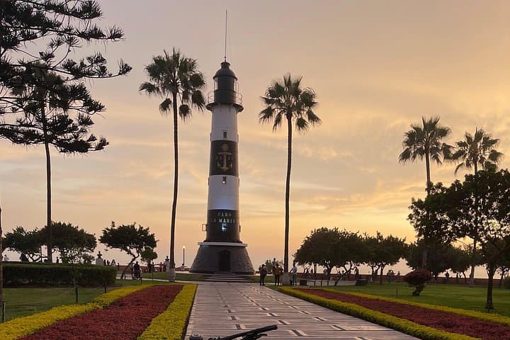 Ride Miraflores: Private Bike Tour & Huaca Pucllana Cycling Experience photo 2