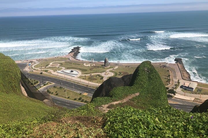 Miraflores and Barranco Private Bike Tour: Coastal Lima Cycling Experience photo 5