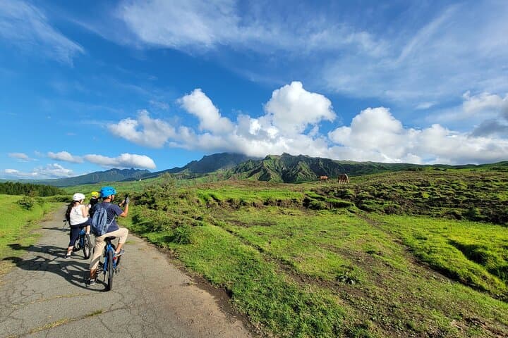 Private E‑MTB Ride Around Mt. Aso Volcano & Grasslands