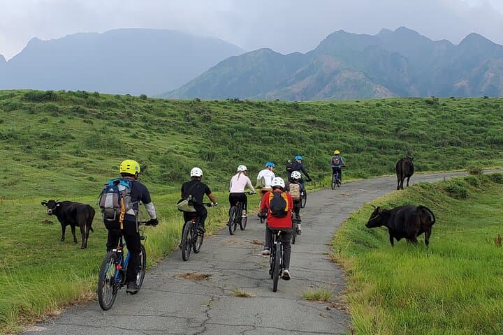 Private E‑MTB Ride Around Mt. Aso Volcano & Grasslands photo 4