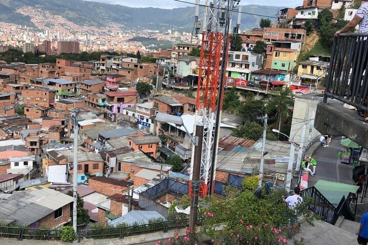 Commune 13 Graffiti Tour: Private All-Inclusive Street Art & Outdoor Escalators in Medellín photo 6