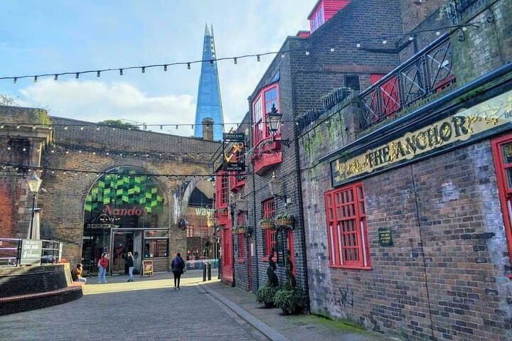 Southwark Pirates of the Thames: Self-Guided River Quest in London