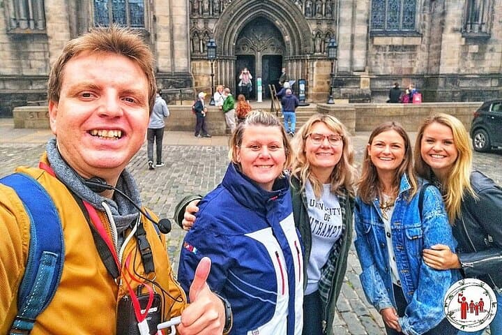Walking Edinburgh's Old Town: Castle Views, Royal Mile Stories & Grassmarket Alleys photo 2