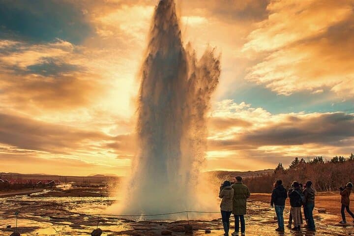 Golden Circle Iceland: Gullfoss, Geysir & Thingvellir Private Day Tour