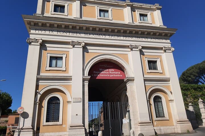 Janiculum Hill & Villa Pamphili: Rome Panoramic Walking Tour photo 4