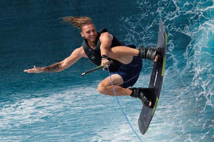 Private REVOLVE Watersport Boat Tour in Bonaire — Wakeboard, Waterski & Towables