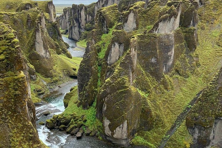 Private 4x4 South Coast & Diamond Beach Tour — Full-Day Waterfalls, Glaciers and Black Sand photo 3
