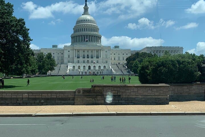 Private 3-Hour Custom Washington DC Monuments & Memorials Tour photo 2