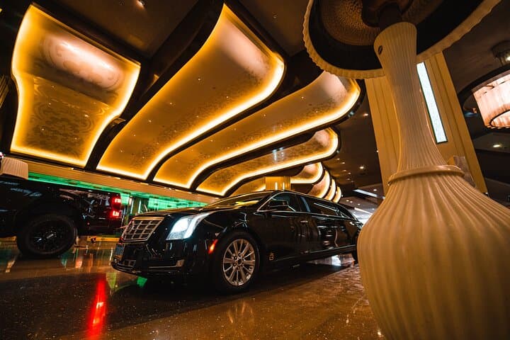 Las Vegas Private Airport Limousine Transfer — 8-Passenger Luxury Service photo 2