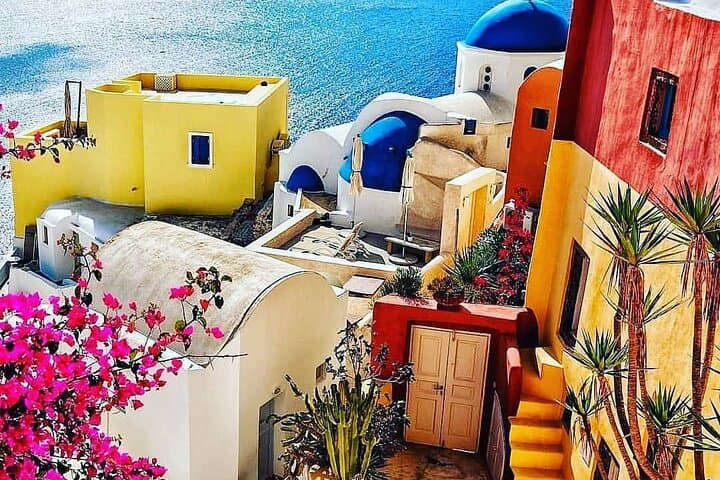 Private 6-Hour Santorini Tour: Oia, Wineries, Red & Black Beaches