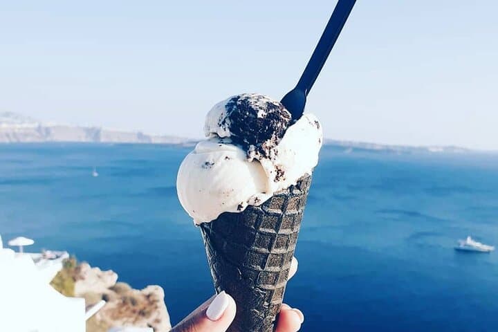 Private 6-Hour Santorini Tour: Oia, Wineries, Red & Black Beaches photo 2