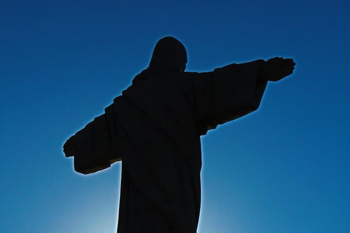 Madeira 4x4 Adventure: Santo da Serra Farmers Market & Cristo Rei Views photo 5
