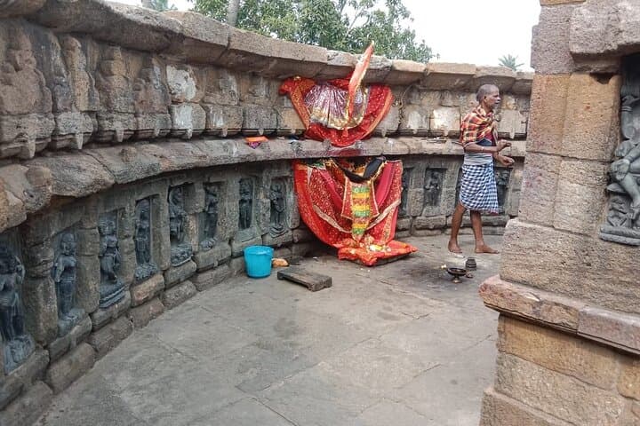 Private Bhubaneswar Temple Tour: Lingaraj, Dhauli & Khandagiri in a Day photo 6