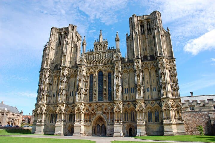 Bath to Glastonbury & Wells Private Day Tour — Tor, Abbey and Cathedral Highlights