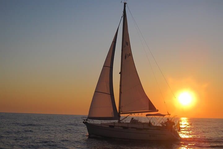Bari Sailing Cruise: Dolphin Watching & Swim Stop in the Adriatic