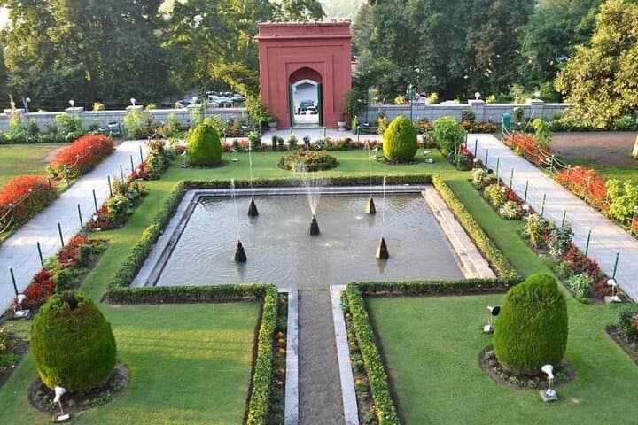 7-Day Kashmir Honeymoon: Private Houseboats, Gulmarg Gondola & Pahalgam Meadows photo 5