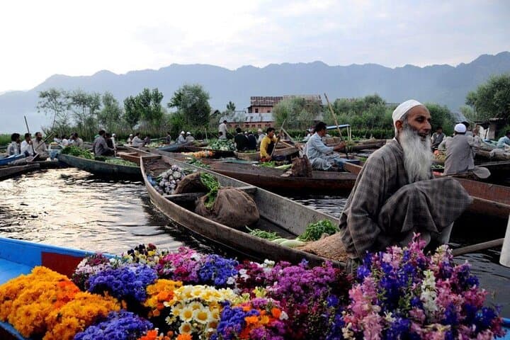 7-Day Kashmir Honeymoon: Private Houseboats, Gulmarg Gondola & Pahalgam Meadows photo 6