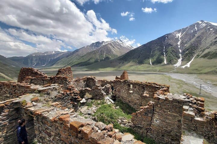 Full-Day Truso Gorge Adventure from Tbilisi: Hike Abandoned Villages, Mineral Springs & Fortresses