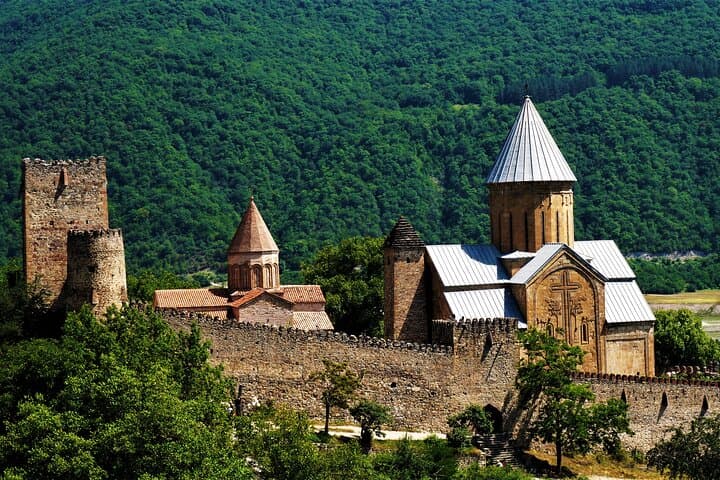 Full-Day Truso Gorge Adventure from Tbilisi: Hike Abandoned Villages, Mineral Springs & Fortresses photo 4