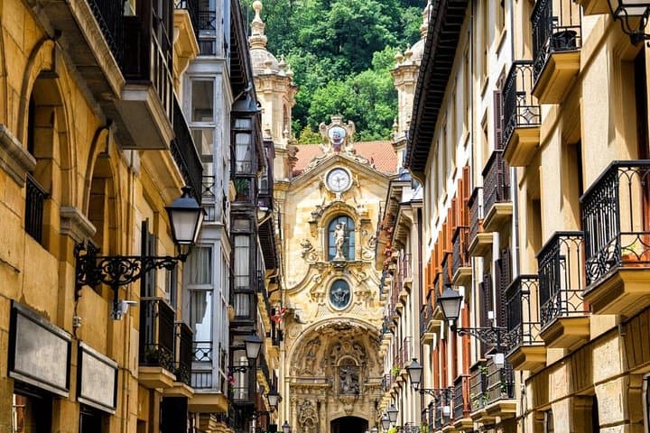 San Sebastián Identity Mystery: Self-Guided City Puzzle Walk in Donostia
