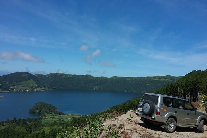 Exploring Sete Cidades: Ultimate Full-Day 4WD Tour with Serra Devassa Hiking photo 4