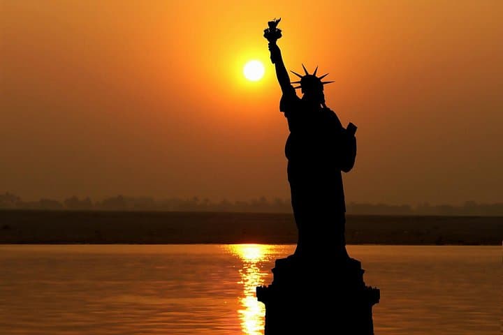 NYC Manhattan Skyline & Statue of Liberty Evening Party Cruise photo 2