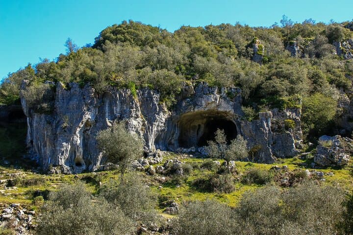 Hiking Buracas do Casmilo: Karst Caves, Windmills & Summit Views from Coimbra photo 5