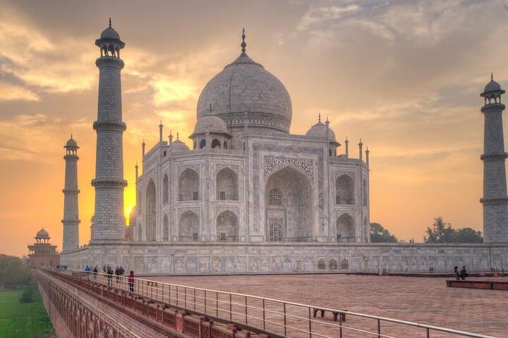 Same-Day Taj Mahal by Gatimaan Express: Fast Train Tour from New Delhi photo 5