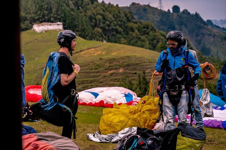 Paragliding Over Medellín: Fly Above the Aburrá Valley photo 3