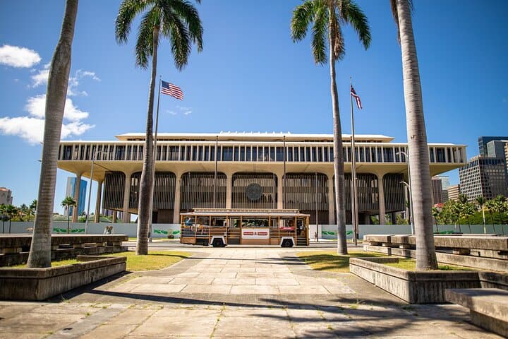 Waikiki Trolley Red Line: Heroes and Legends Hop-On Hop-Off Tour