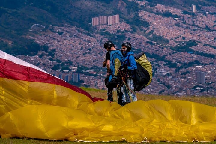 Paragliding Over Medellín: Fly Above the Aburrá Valley photo 4