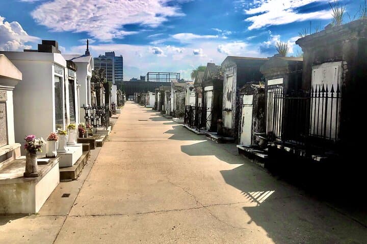 Explore New Orleans' Historic Cemeteries: 2-Hour Guided Walking Tour photo 4