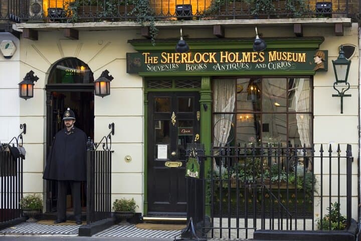 Crack the Case: Sherlock Holmes Walking Adventure in Central London photo 5