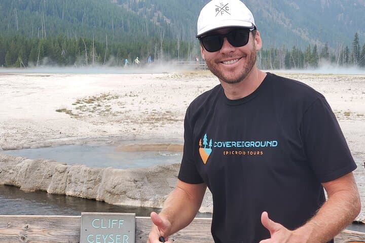 Yellowstone Full-Day Guided Tour: Old Faithful, Grand Prismatic & Wildlife photo 3