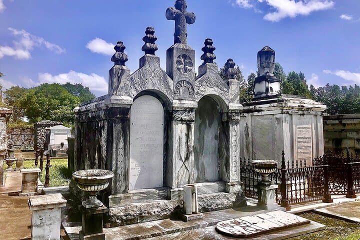 Explore New Orleans' Historic Cemeteries: 2-Hour Guided Walking Tour photo 5