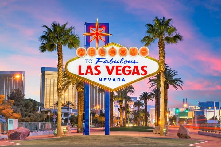 Las Vegas Strip Past & Present Glory: Self-Guided Puzzle Walking Adventure