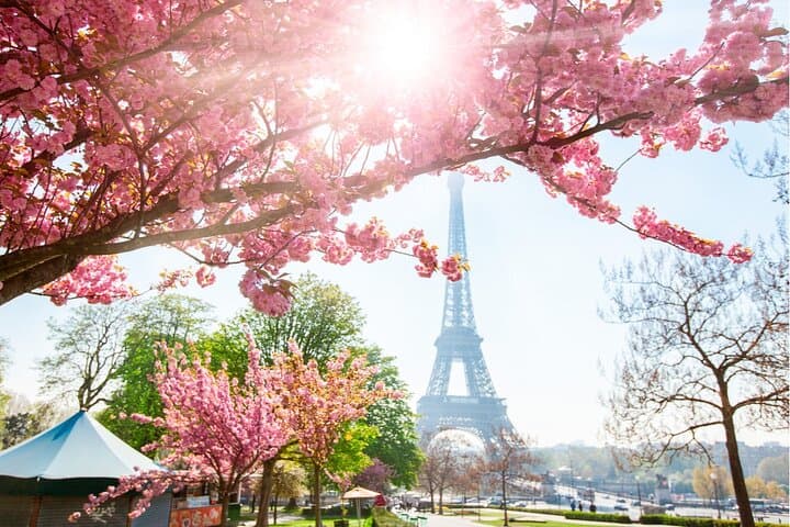 Seine Romance: Self-Guided Romantic Walking Game in Paris