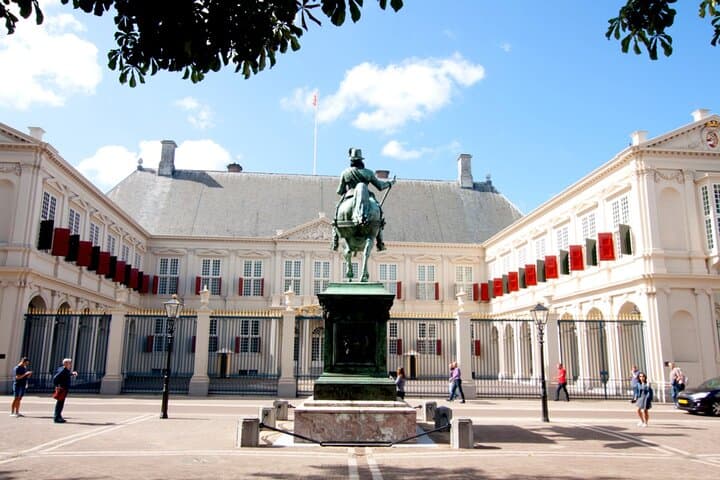 Hague Old Town Exploration Game: Self-Guided Royal & Medieval Sights photo 3