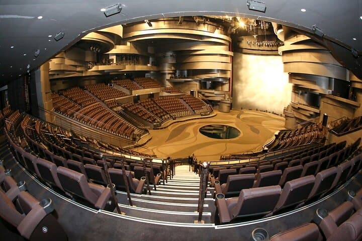 La Perle by Dragone Dubai: Gold Ticket, Dinner & Transfer photo 3