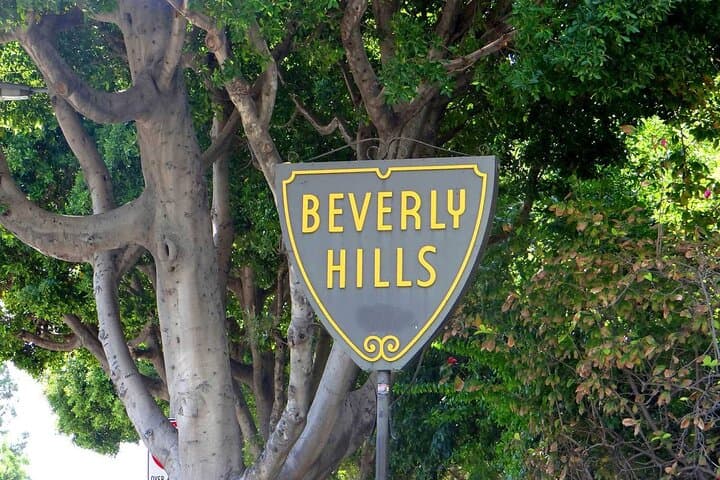 Hollywood Chills: Celebrity Scandals & Cemetery Tour — 3-Hour Private Drive photo 4