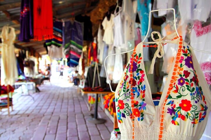 Half-Day Cancun Shopping Tour: Mercado 28, La Isla & Playa Delfines